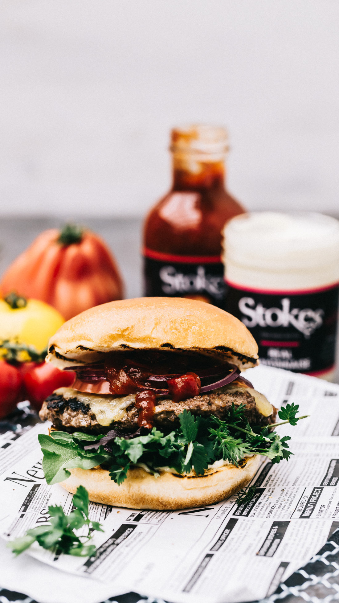 Stokes Burger Relish & Real Mayonnaise mit Burger Sydney & Frances