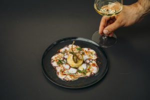 Octopus Carpaccio mit Fava Püree